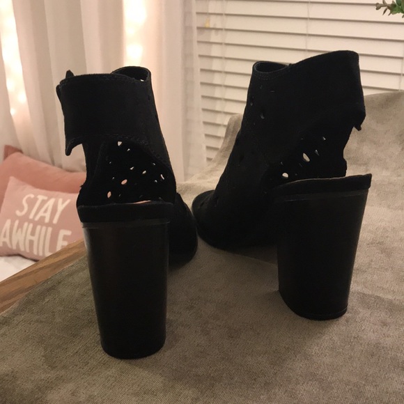 Black Peep Toe Heels - Picture 4 of 5